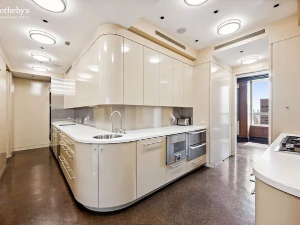 15 West 53rd Street image 10 of 11