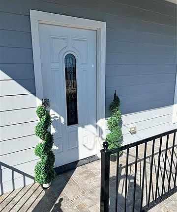 5th image of 2621 Madrid St