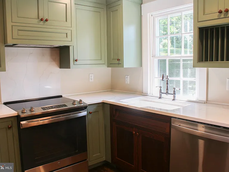 242 Fort Bowman Rd — Photo 5