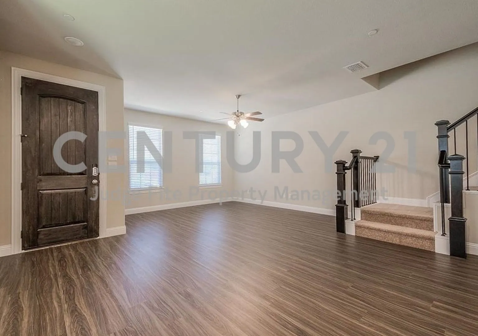 Stunning 2-Story 3/2.5/2 Townhome For Rent! — Photo 3