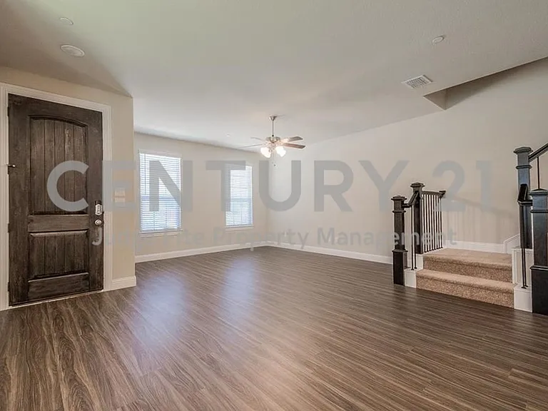 4720 Piedras Lanzar Dr — Photo 3