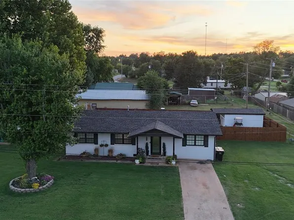 216 S Apache Ave, Binger, OK 73009