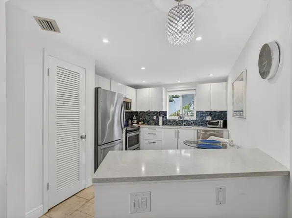 4 Westwood Avenue #101h, Tequesta, FL 33469