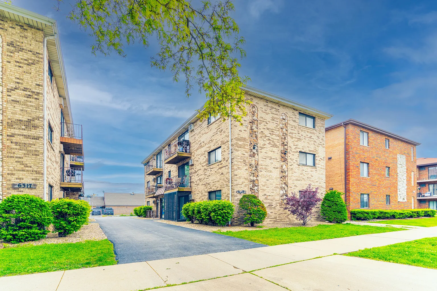 6319 W 64th Pl APT 1N photo 1