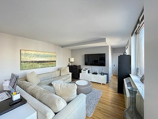 4th image of 160 W 22nd St APT 1101