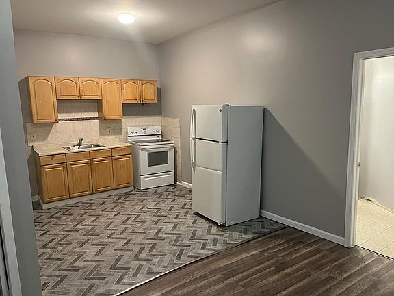 3rd image of 22 W Chelten Ave #C