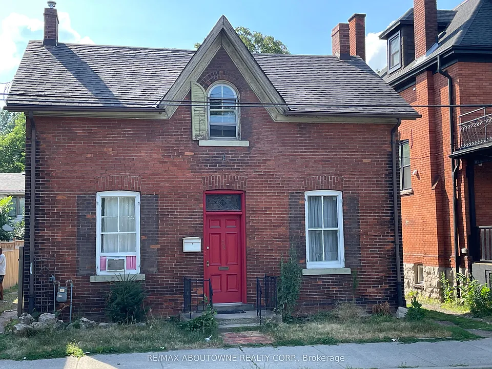 70 Wellington St S #UPPER LEVEL