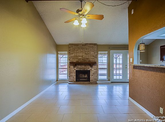3rd image of 8715 Thatch Dr