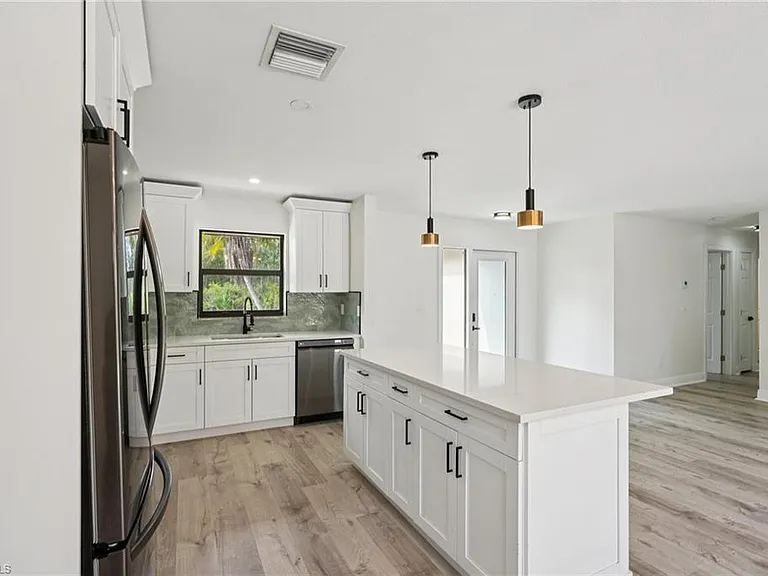 1503 E 14th St — Photo 12