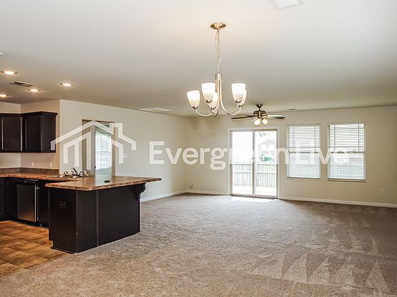3rd image of 118 Bellevue Dr