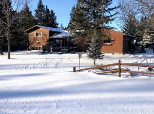 613 Pinetree Dr, Perham, MN 56573
