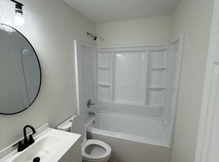 2464 Old Mobile Ave #B, Pascagoula, MS 39567