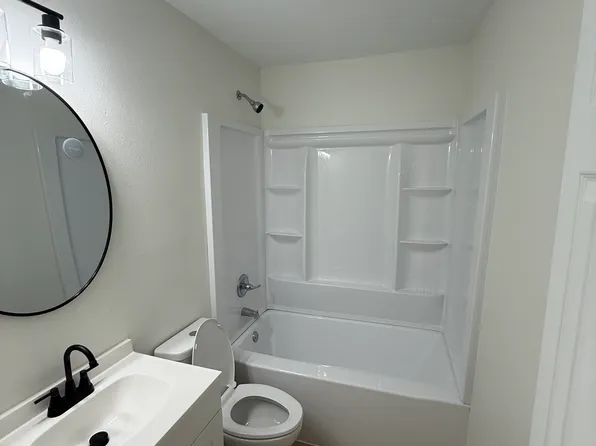 2464 Old Mobile Ave #B, Pascagoula, MS 39567