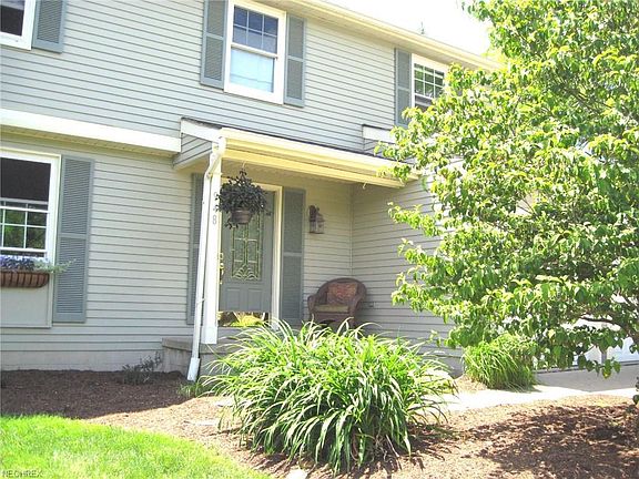 2nd image of 948 Oakbrooke Dr
