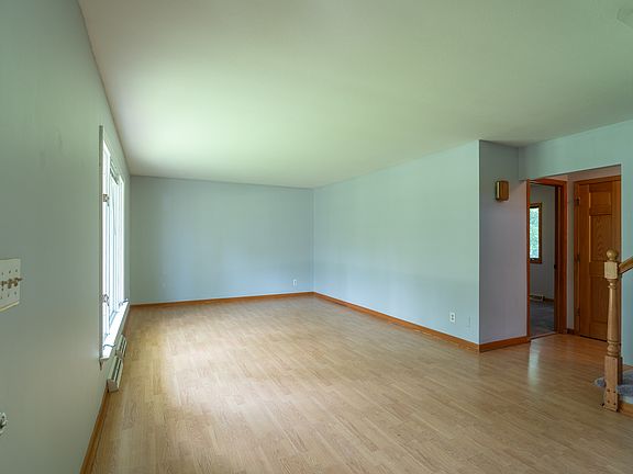 2nd image of 28916 W Main St