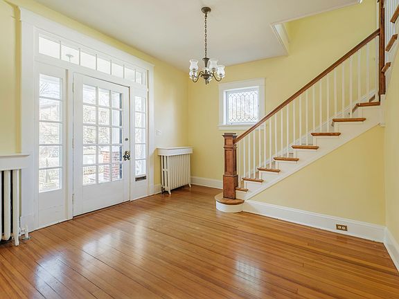 5th image of 813 W 31st St