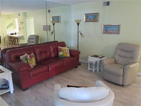 3rd image of 611 Poinsettia Ave APT 202
