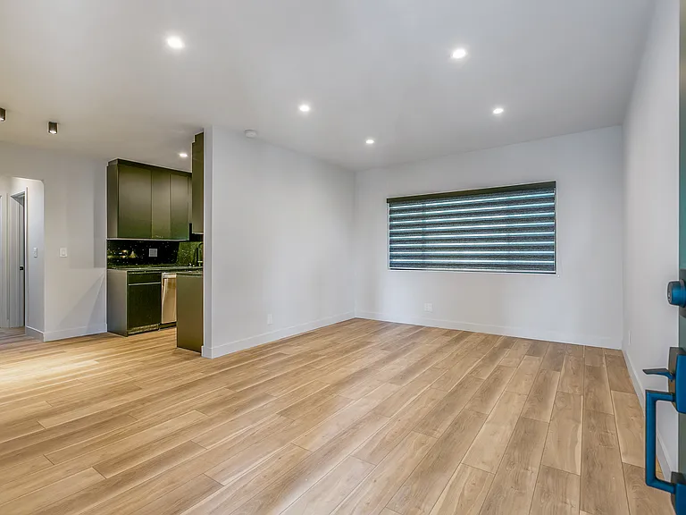 1917 Montrose St #8 — Photo 4