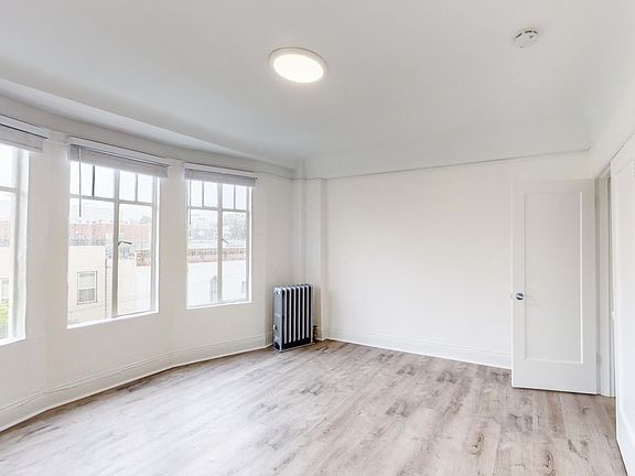 306 - Studio - https://my.matterport.com/show/?m=6jDrmEbGxzU