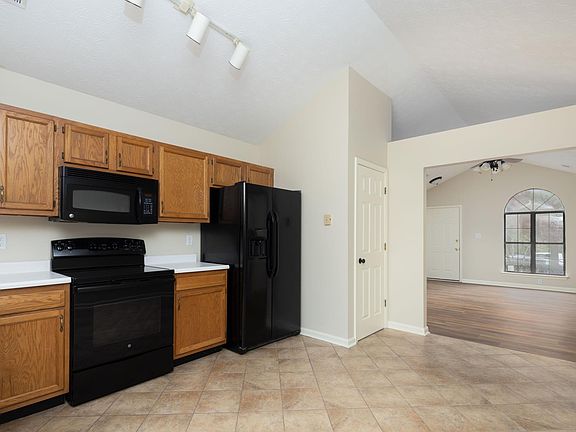 5th image of 297 Pleasant Pointe Dr