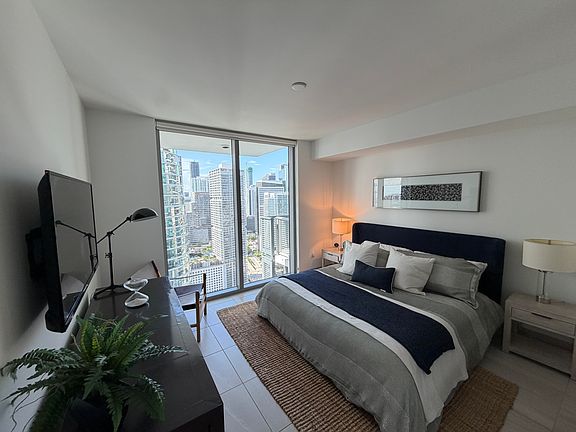 4th image of 113 NE 2nd Ave #A