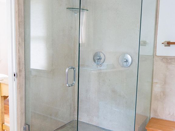 4th image of 2307 Echo Park Ave