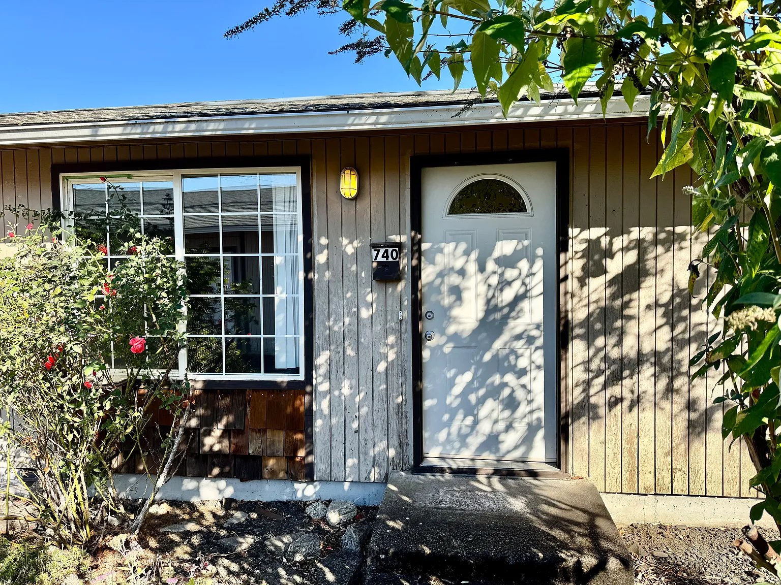 744 NW Yamhill St — Photo 1