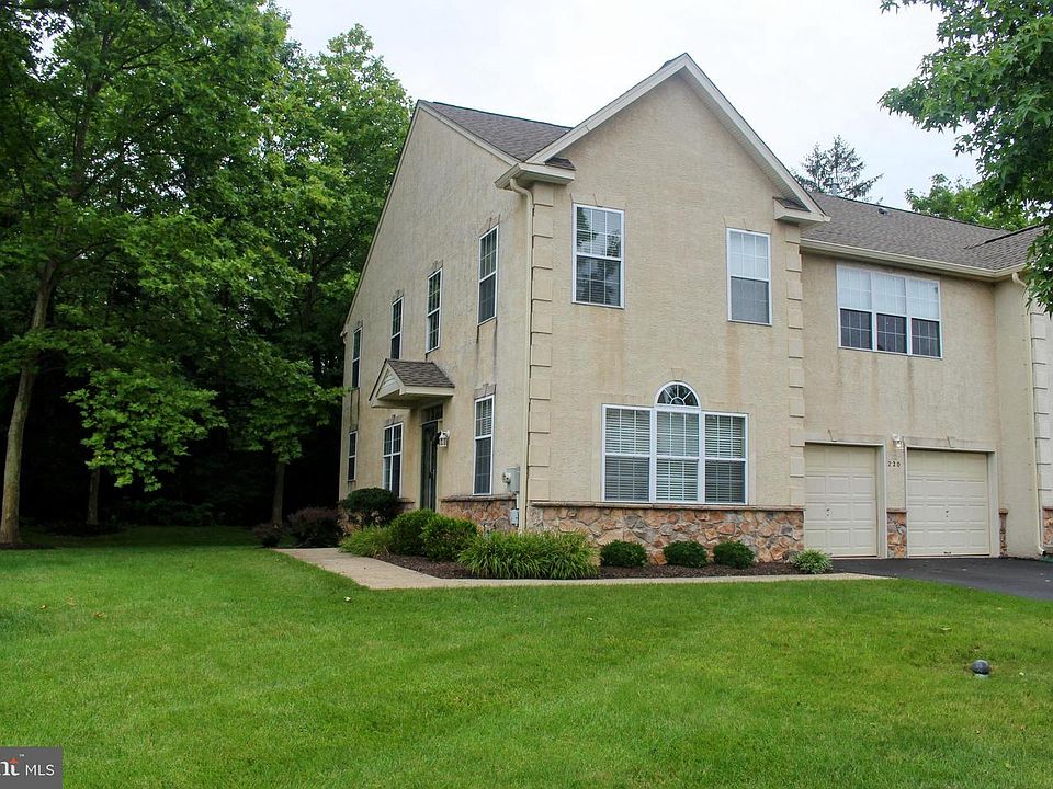 1st image of 220 Hampton Green Dr