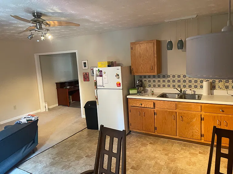 120 S Lewis St #3 — Photo 2