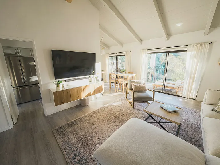 1031 Miramonte Dr #2 — Photo 6