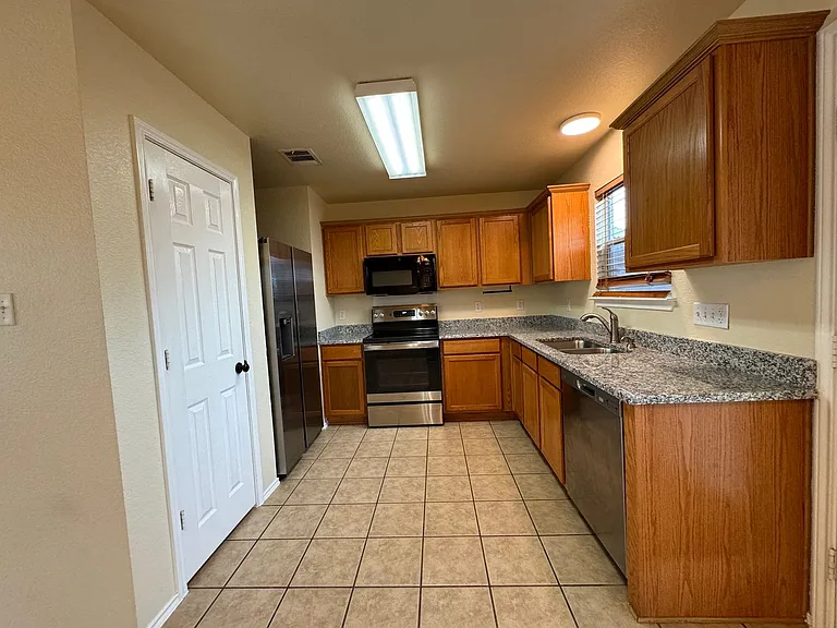 4700 Causeway Ct — Photo 5