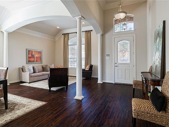 2nd image of 2406 Creekside Cir N