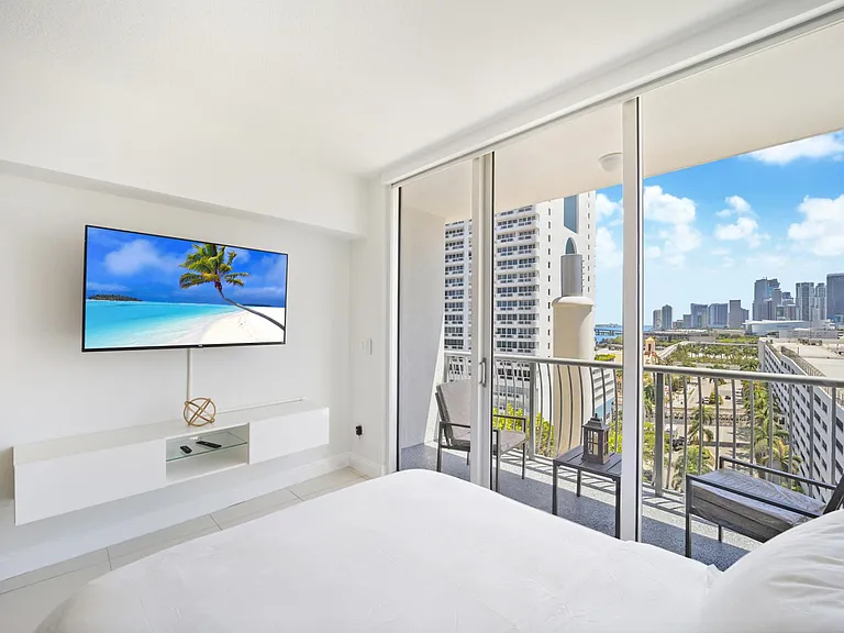 1750 N Bayshore Dr #1214 — Photo 11