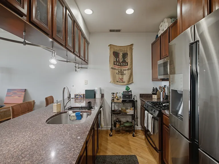 2327 W Wolfram St #513 — Photo 3