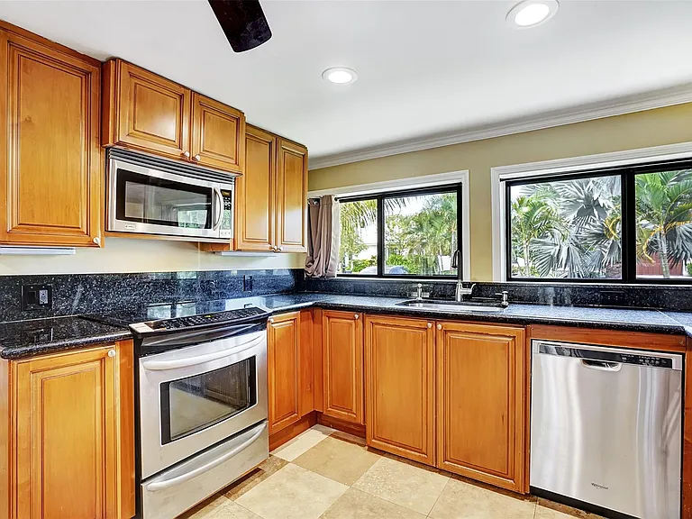 3208 Beacon St — Photo 10