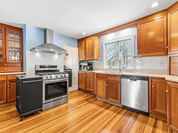 98 Cedar St #2, Dedham, MA 02026