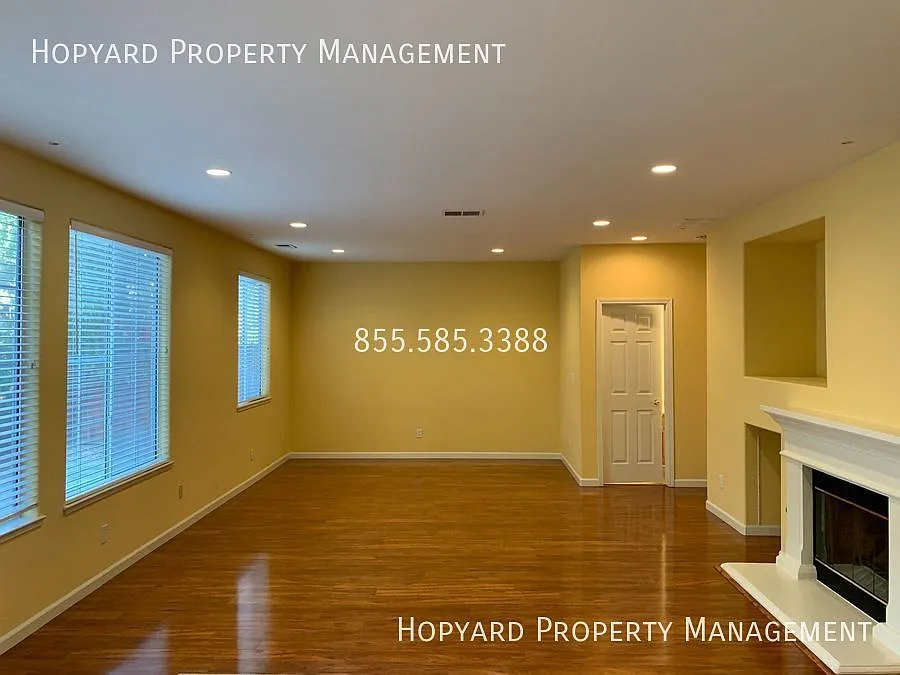 Beautiful 4 Bed, 3 Bath Home right next to Rubino Park! — Photo 4