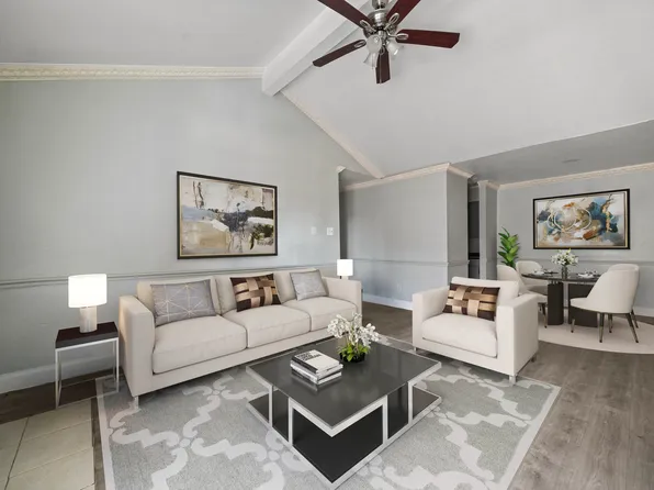 10211 Sugar Branch Dr APT 412, Houston, TX 77036