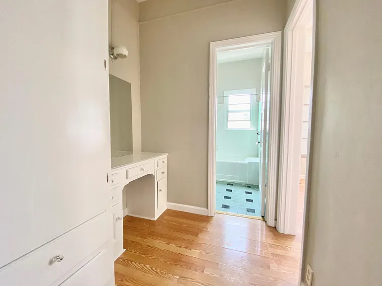 5623 Virginia Ave #204 — Photo 8