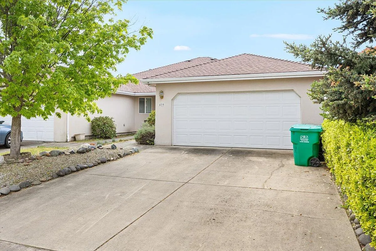 459 Crystal Dr photo 1