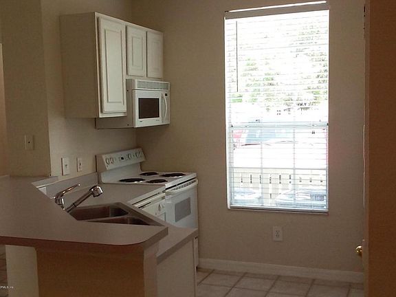 3rd image of 13703 N Richmond Park Dr Unit 3402