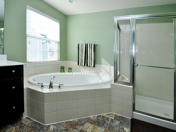 4th image of 1207 Farrish Dr