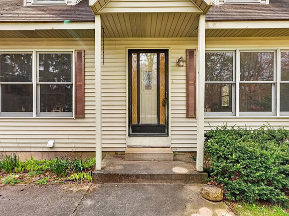 4th image of 15846 New Holland St