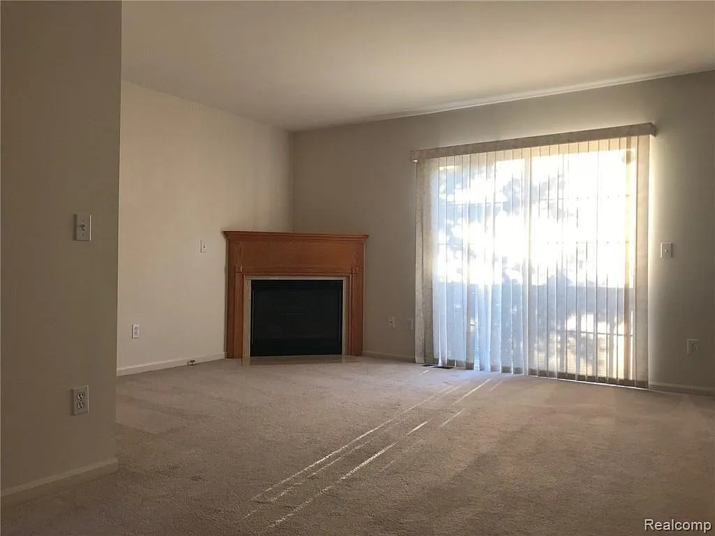 3 bed, 2.5 bath, 1548 sqft, $2,200 — Photo 4