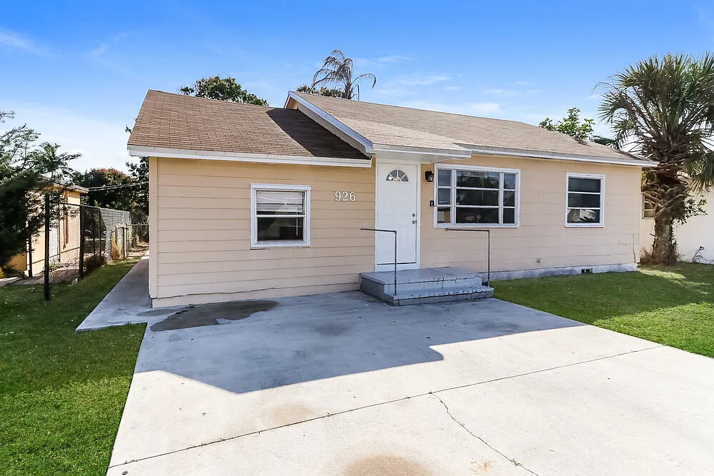 4 bed, 2.0 bath, 1200 sqft, $3,460 — Photo 1