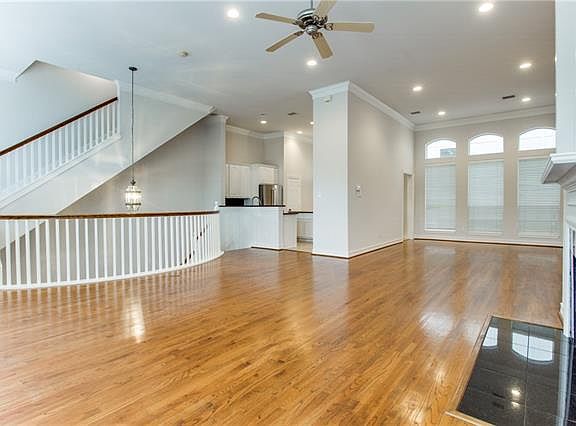 5th image of 2924 Hallsville St
