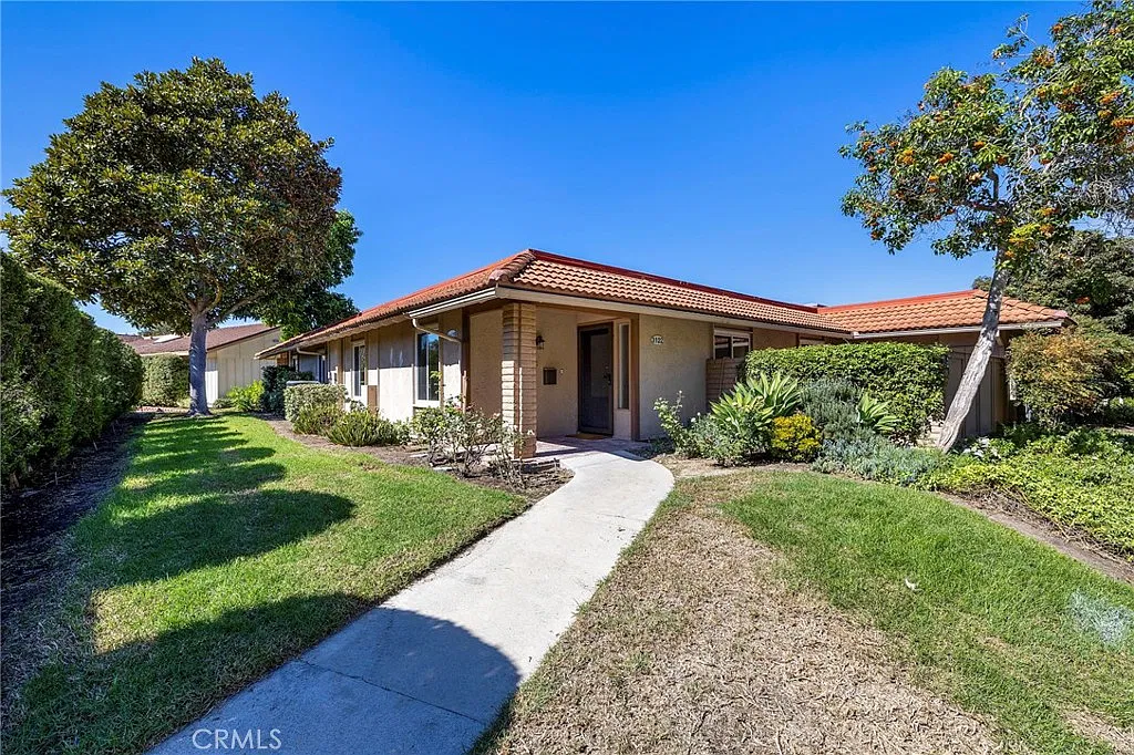 2 bed, 989 sqft, $3,000 — Photo 1