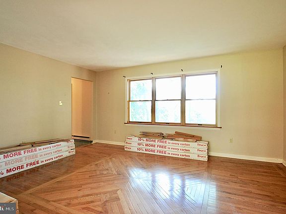 4th image of 104 Anthony Dr