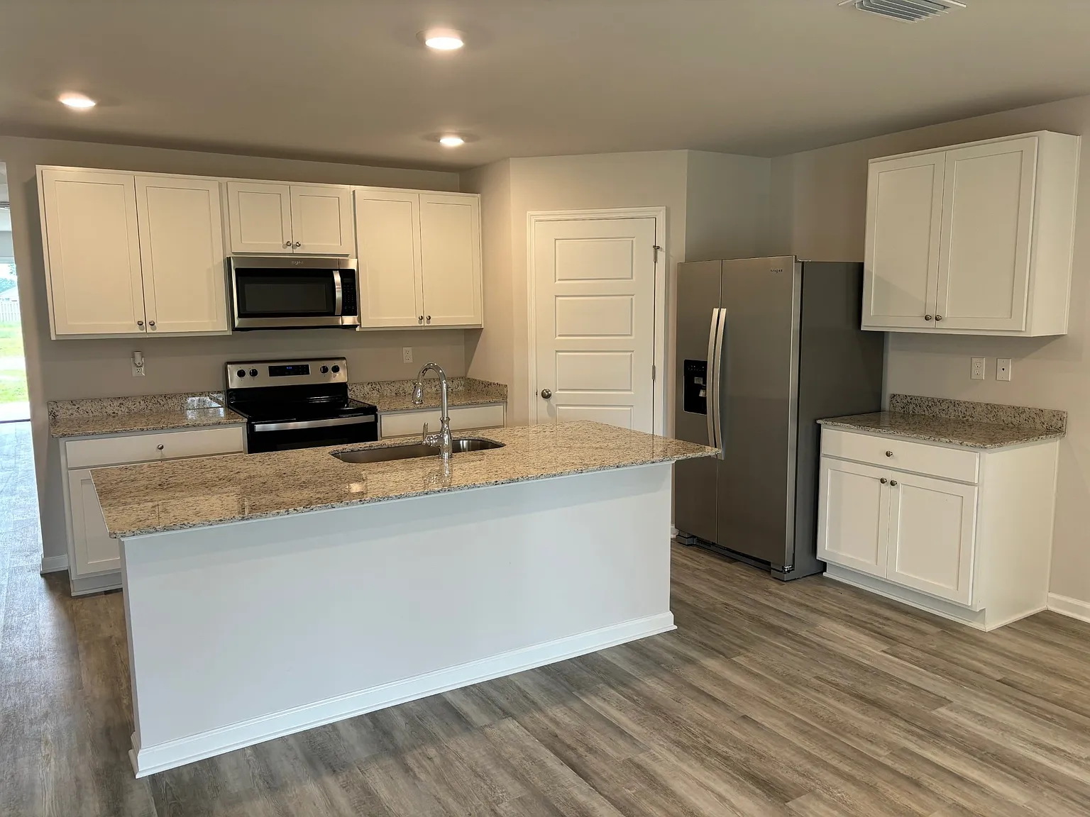 4 bed, 1787 sqft, $2,395 — Photo 4