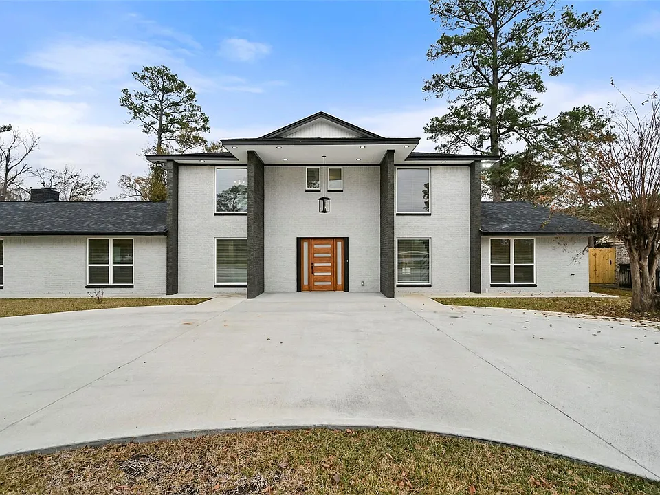 10930 White Thorn St